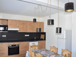 Appartements Appartement Pralognan-la-Vanoise, 4 pieces, 8 personnes - FR-1-464-205 : photos des chambres