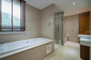 Sea view apartment at The Privilege by Lofty