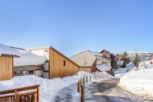 Appartements Cosy ski-out studio with balcony in L'Alpe d'Huez - Welkeys : Studio