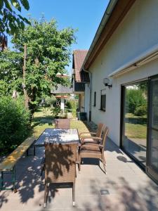 Ferienhaus Stein, TOP Monteurwohnung, sehr groß, 4 Einzelzimmer, Doppelzimmer, Übernachtung bis zu 8 Personen möglich