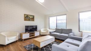 Cabana Feliz Yamba, Pet Friendly Cottage