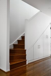 Stylish Townhouse in Melbournes Playground