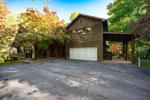 Mountain View Lodge Helen! Luxury Retreat in Downtown Helen!