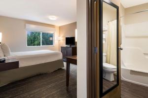 Queen Kitchen Suite Non Smoking room in Best Western Mt. Hood Inn