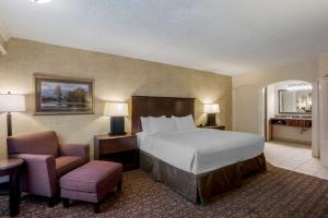 King Room with Balcony - Non-Smoking room in Best Western Inn of the Ozarks