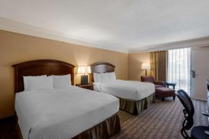 Quadruple Room with Balcony - Non-Smoking room in Best Western Inn of the Ozarks