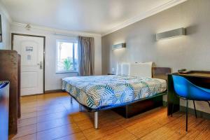 Queen Room - Smoking room in Motel 6-Menifee CA