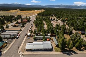 Cozy 1 bedroom in West Yellowstone, just 1 minute from Yellowstone Park! Alpine 1