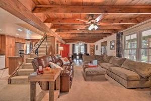 Hot Tub and Deck Secluded Happy Jack Cabin