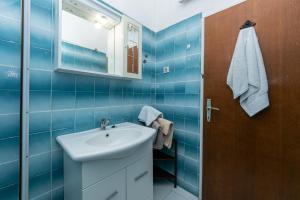 Apartments by the sea Gradac, Makarska - 20041