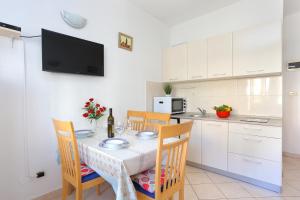 Apartments by the sea Rogoznica - 20142