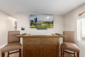 Minutes Old Town Pool Spa Bikes Golf Green