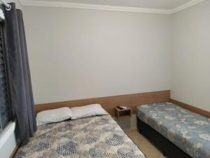 Kitnet Asturias 51B no Ed. Guariatã, próximo a praia das Astúrias em Guarujá