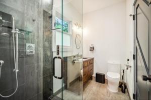 Luxury River Home - Pets Stay Free