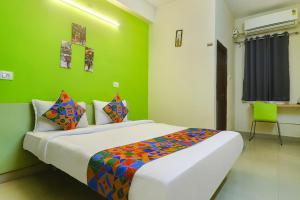 FabHotel Broholic - 200M from CARE Hospitals - Hitech City