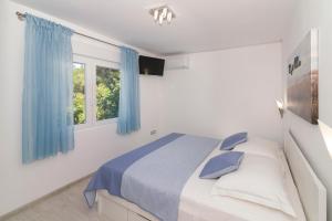 Rozali Tisno Apartments