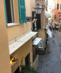 Budello di Alassio, ampio appartamento con box