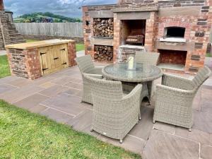 Coed farm-hot tub-sleeps 12-near Brecon