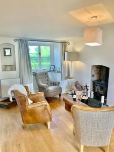 Coed farm-hot tub-sleeps 12-near Brecon