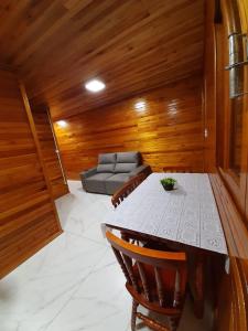 Águia Dourada Hospedagem Casa 01