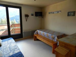 Appartement cosy au pied des pistes avec balcon, ascenseur, casier à skis et parking gratuit - FR-1-557A-36