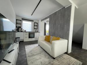 Gleis 12 , kontaktloser 24-7-Check In, barrierefrei ,Smart TV, W-LAN, Parkplatz kostenlos