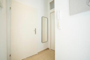 Chic Newly-Renovated Apartment Steps from Subway in Viennas Hernals District