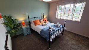 The Kingfisher, by Spires Accommodation a great location for visiting the NEC and Drayton Manor