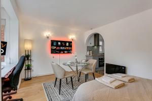 Aryas Apartments London