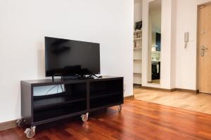 Malborska Lovely Apartment by BookingHost