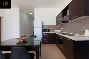 Spacious PV Apt close to clubs & schools with WIFI by 360 Estates