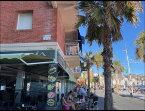 SEAFRONT UNBEATABLE LOCATION a