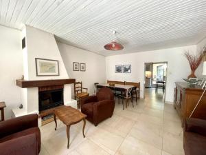 Maisons de vacances Charmante maison climatisee avec cour privee a Bouzigues, ideal pour vacances en famille ou entre amis - FR-1-604-16 : photos des chambres