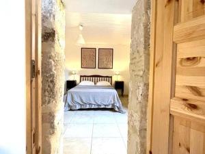 Maisons de vacances Charmante maison climatisee avec cour privee a Bouzigues, ideal pour vacances en famille ou entre amis - FR-1-604-16 : photos des chambres