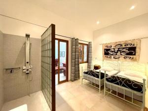 Maisons de vacances Charmante maison climatisee avec cour privee a Bouzigues, ideal pour vacances en famille ou entre amis - FR-1-604-16 : photos des chambres