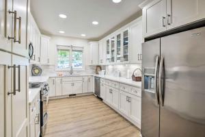 Keowee Keys Condo with Resort Amenities Access!