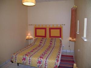 Maisons de vacances Gite Neuvy, 2 pieces, 2 personnes - FR-1-489-10 : photos des chambres