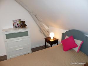 Maisons de vacances Gite Agonges, 3 pieces, 4 personnes - FR-1-489-36 : photos des chambres