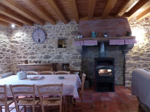 Grand gîte à Barrais-Bussolles avec cheminée et animaux acceptés - FR-1-489-21