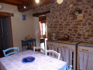 Maisons de vacances Gite Barrais-Bussolles, 5 pieces, 8 personnes - FR-1-489-21 : photos des chambres