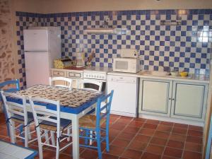 Maisons de vacances Gite Barrais-Bussolles, 5 pieces, 8 personnes - FR-1-489-21 : photos des chambres