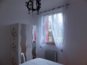 Charmante maison rénovée avec jardin dans un village paisible - FR-1-489-37