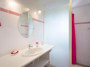 Maisons de vacances Gite Ferrieres-sur-Sichon, 3 pieces, 5 personnes - FR-1-489-41 : photos des chambres