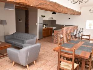 Gîte avec grand jardin et terrasse à Cressanges - FR-1-489-78