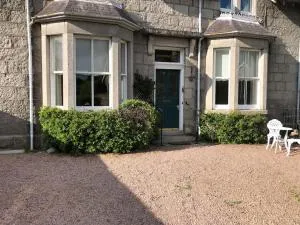 Spacious 2 Bedroom Flat in heart of Ballater - Bridge of Gairn