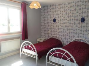 Maisons de vacances Gite Creuzier-le-Neuf, 4 pieces, 6 personnes - FR-1-489-76 : photos des chambres