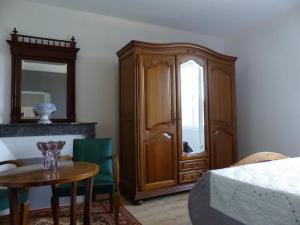Maisons de vacances Gite Saint-Bonnet-de-Rochefort, 4 pieces, 6 personnes - FR-1-489-105 : photos des chambres