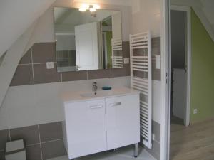 Maisons de vacances Gite Cindre, 3 pieces, 4 personnes - FR-1-489-149 : photos des chambres