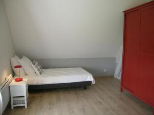 Maisons de vacances Gite Cindre, 3 pieces, 4 personnes - FR-1-489-149 : photos des chambres