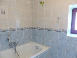 Maisons de vacances Gite Ferrieres-sur-Sichon, 4 pieces, 8 personnes - FR-1-489-212 : photos des chambres